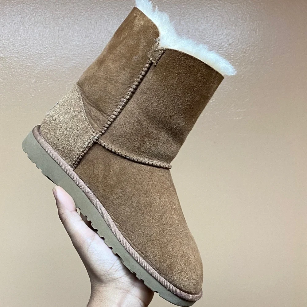 UGG Bailey Button II Women’s Suede Boots “Chesnut” Size 5